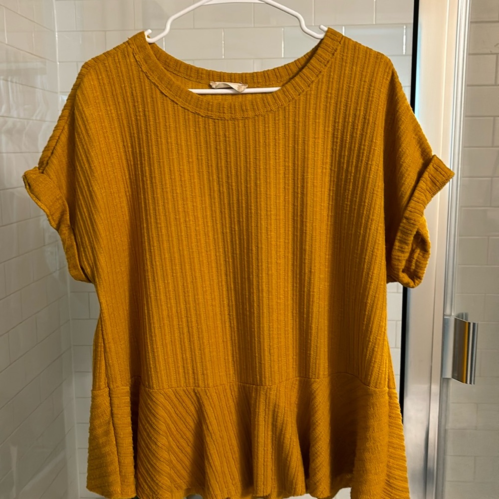 Short sleeve top